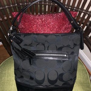 EUC Coach Bag In Black, Genuine/ Leather Trim